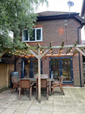 Amazing City Location-close To River- Large Home